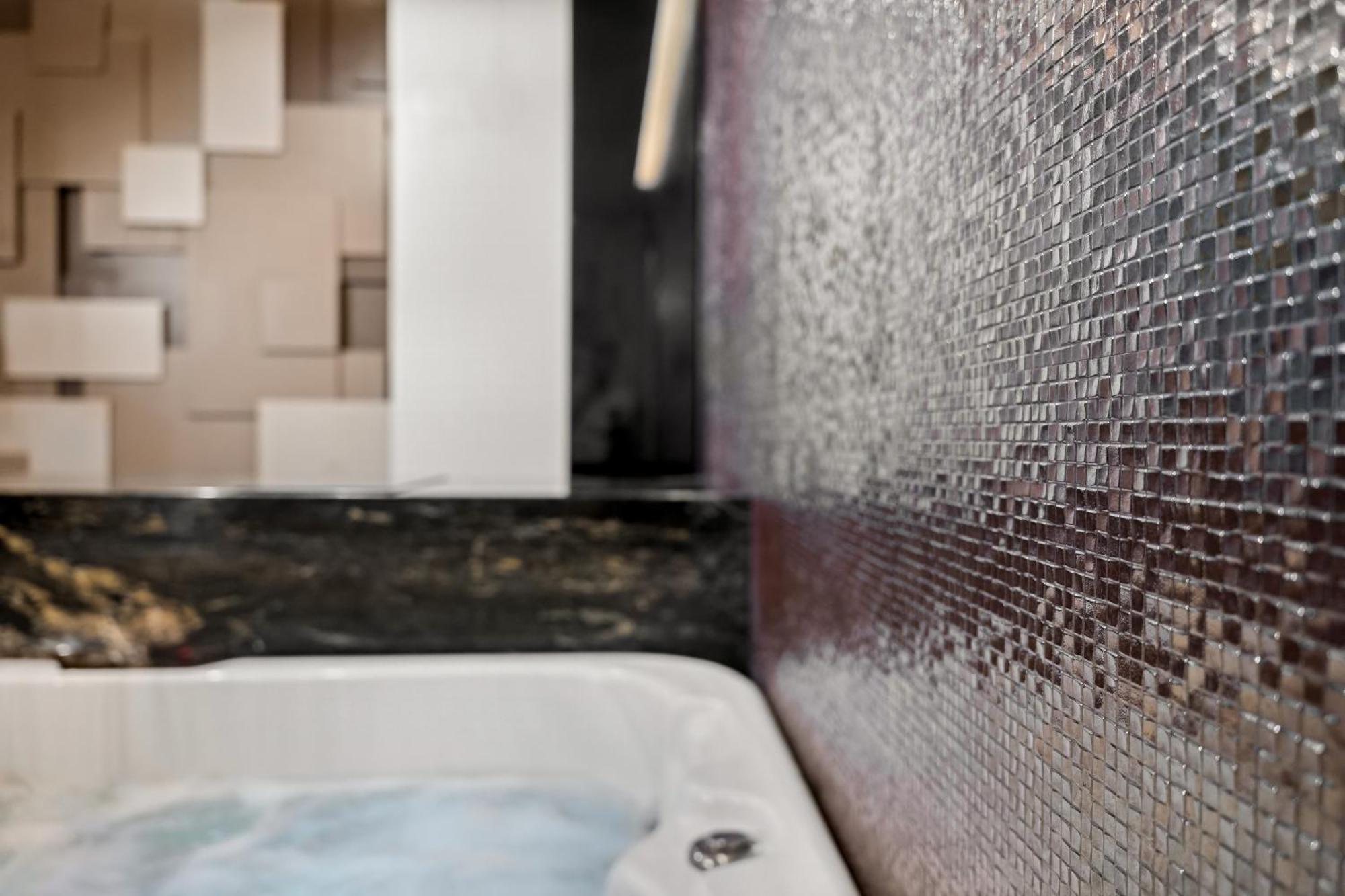 Secret Lounge - Cozy Studio With Sauna And Jacuzzi VNO Exterior foto